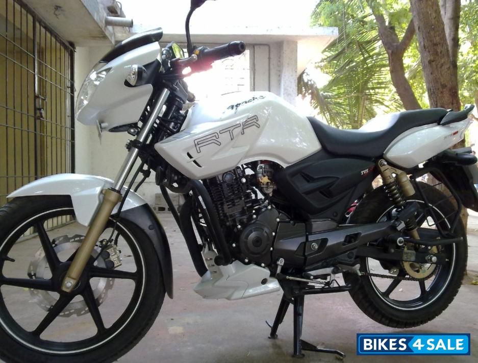White TVS Apache RTR 180