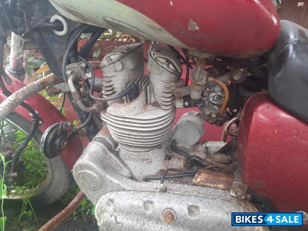 Maroon Royal Enfield Thunderbird 350