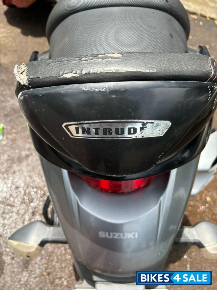 Grey Suzuki Intruder 150
