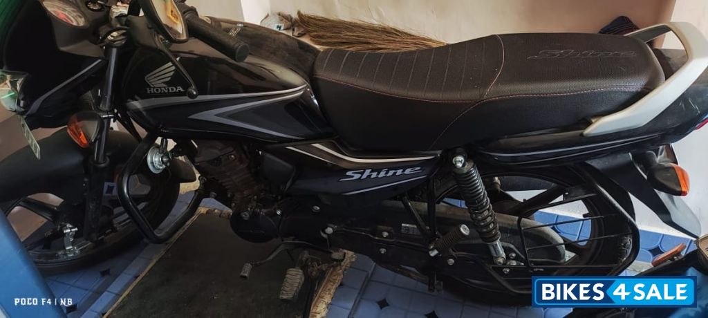 Black With Grey Stripes Honda Shine 100