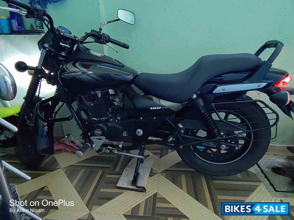 Bajaj Avenger 180 DTS-i
