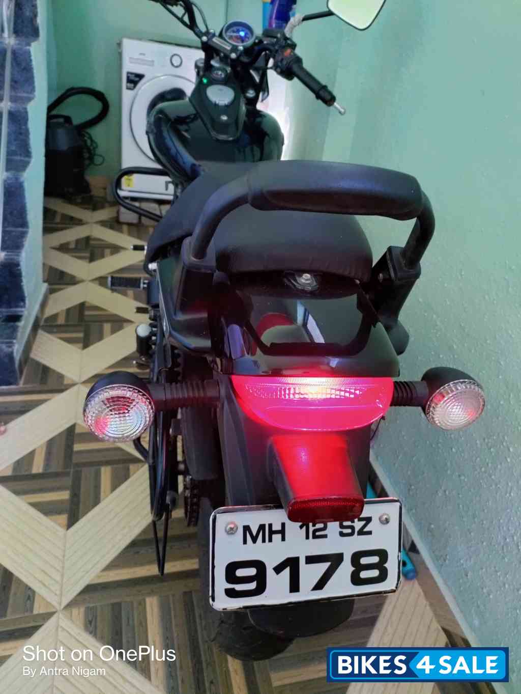 Bajaj Avenger 180 DTS-i