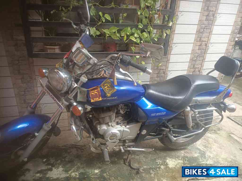 Bajaj Avenger 220 DTS-i