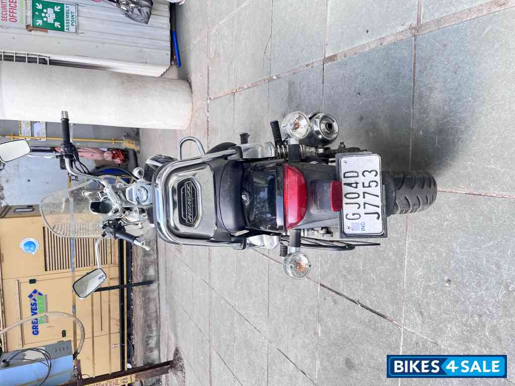 Auburn Black Bajaj Avenger Cruise 220 BS6