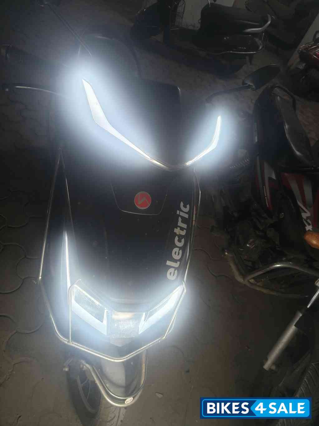 Hero Electric Atria LX