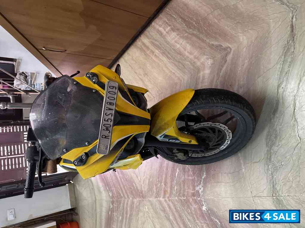 Bajaj Pulsar RS 200 ABS