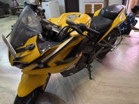Bajaj Pulsar RS 200 ABS