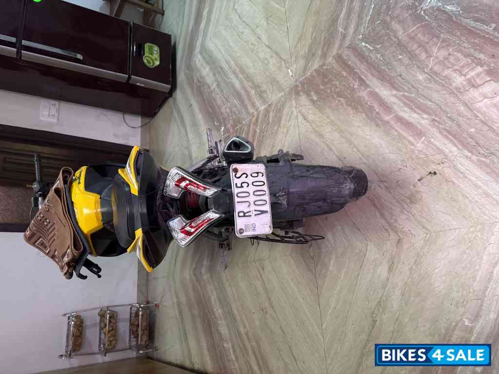 Bajaj Pulsar RS 200 ABS