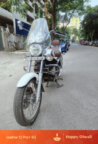 White Bajaj Avenger Cruise 220
