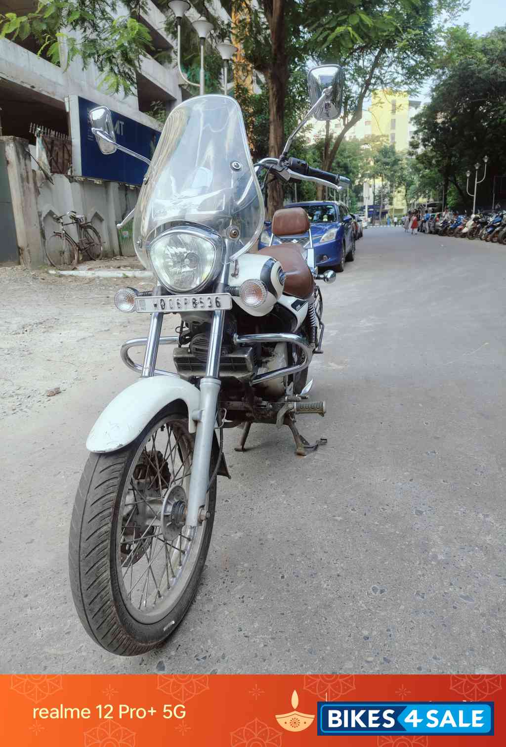 White Bajaj Avenger Cruise 220