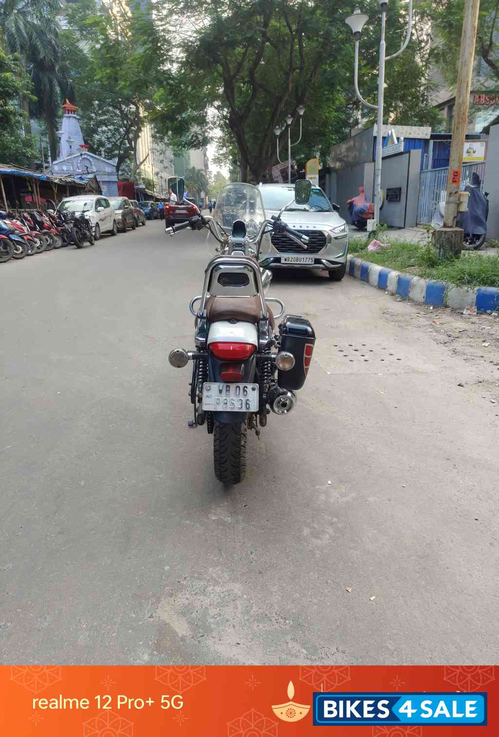 White Bajaj Avenger Cruise 220