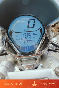 White Bajaj Avenger Cruise 220