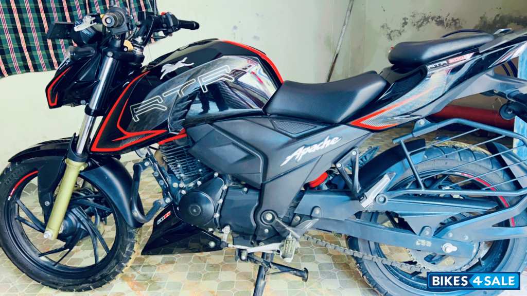 Black And Red TVS Apache RTR 200 Fi 4V Race Edition 2.0