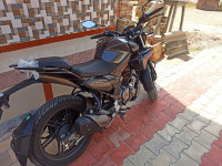 Black Hero Xtreme 125R