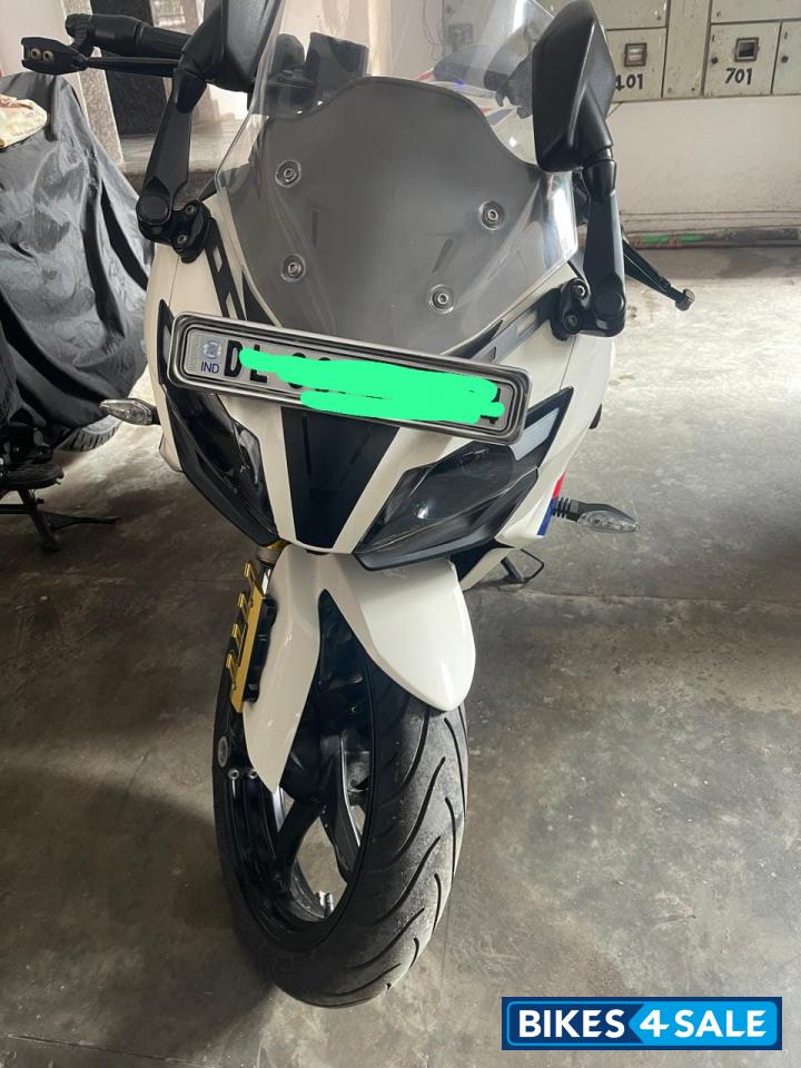 Polar White BMW G 310 RR