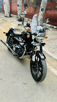 Black Royal Enfield Super Meteor 650