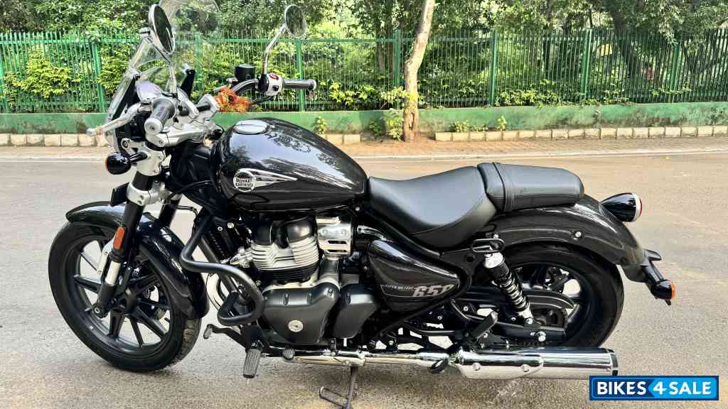 Black Royal Enfield Super Meteor 650