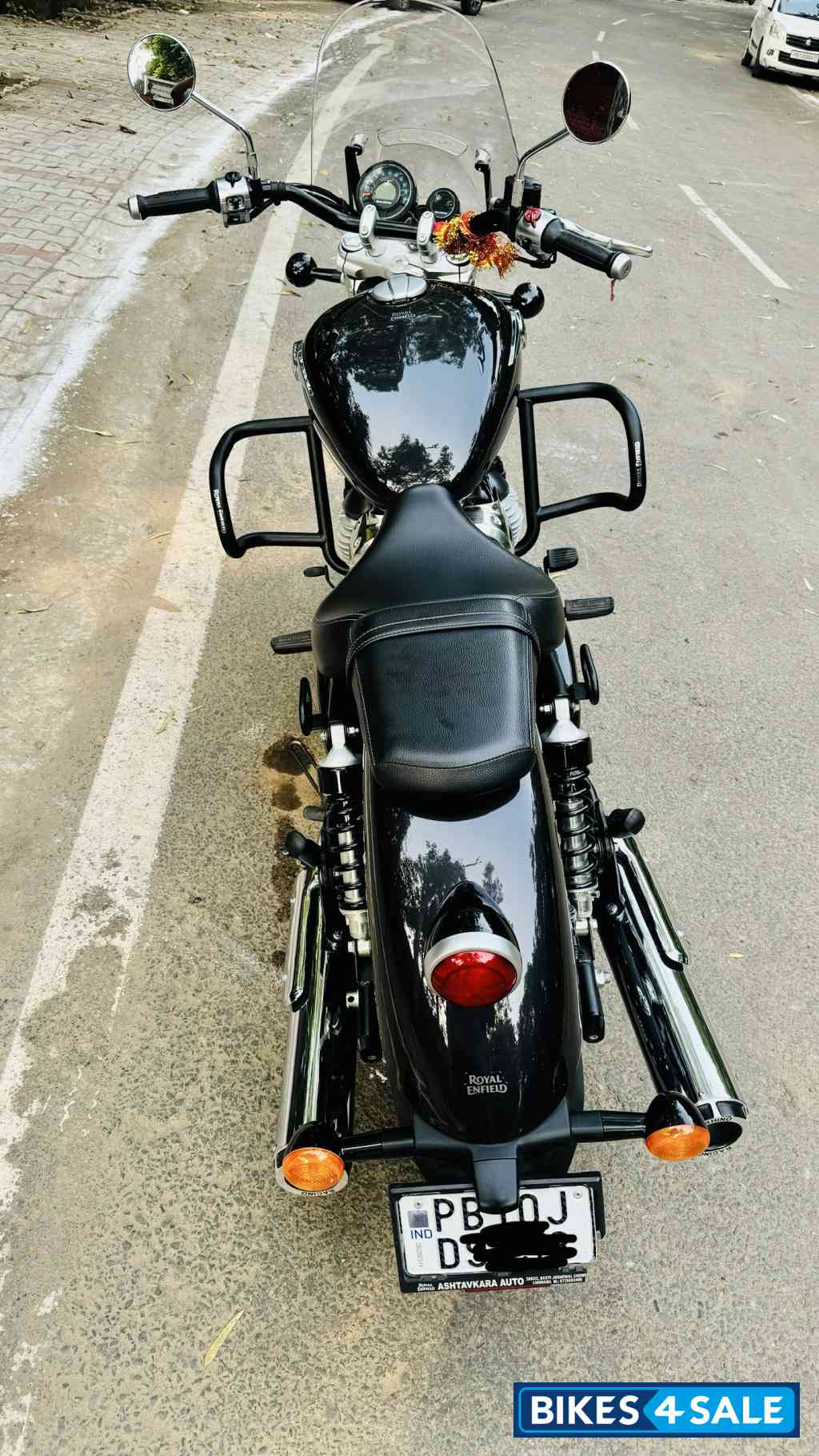 Black Royal Enfield Super Meteor 650