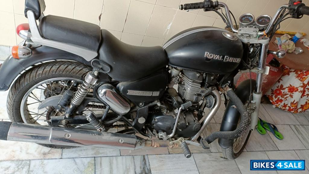 Black Royal Enfield Thunderbird 350