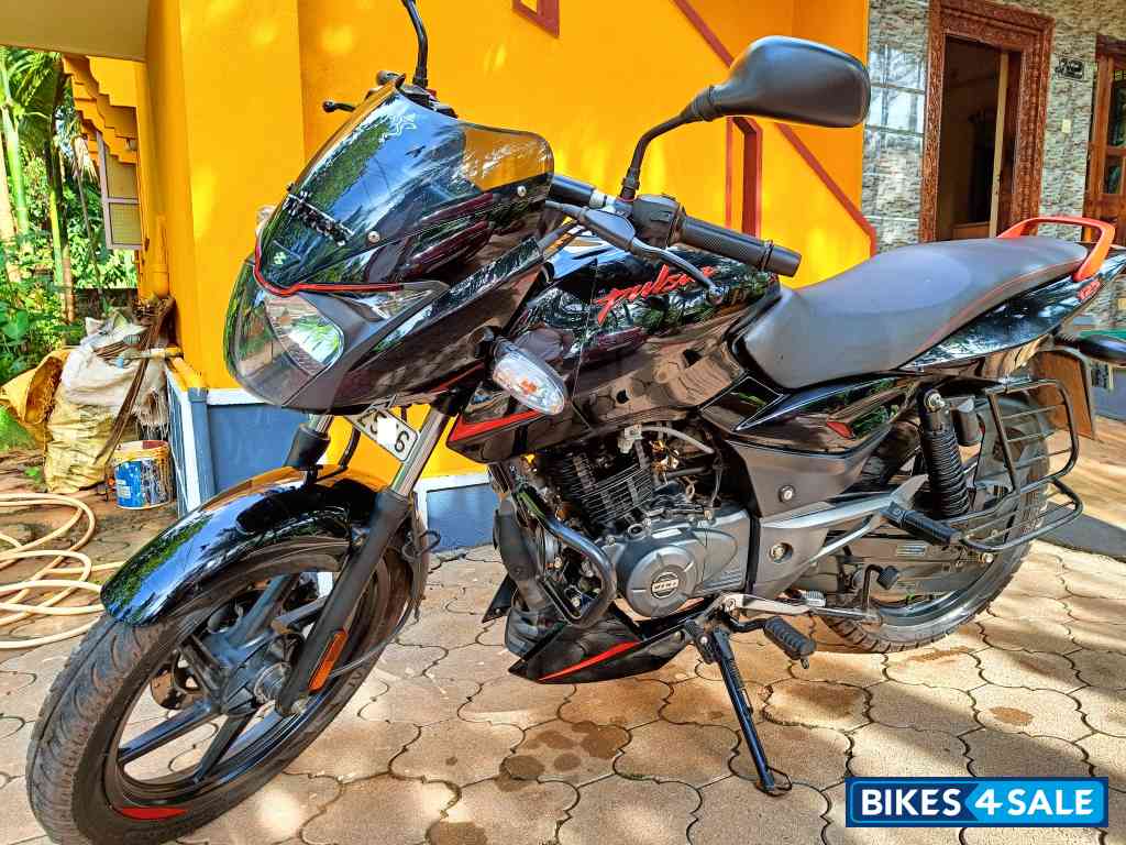 Bajaj Pulsar 125 Neon Disc Single Seat