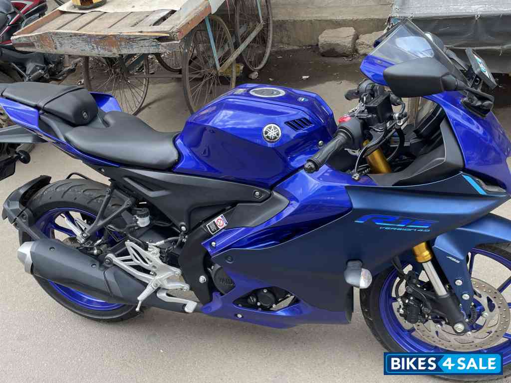 Yamaha R15 V4