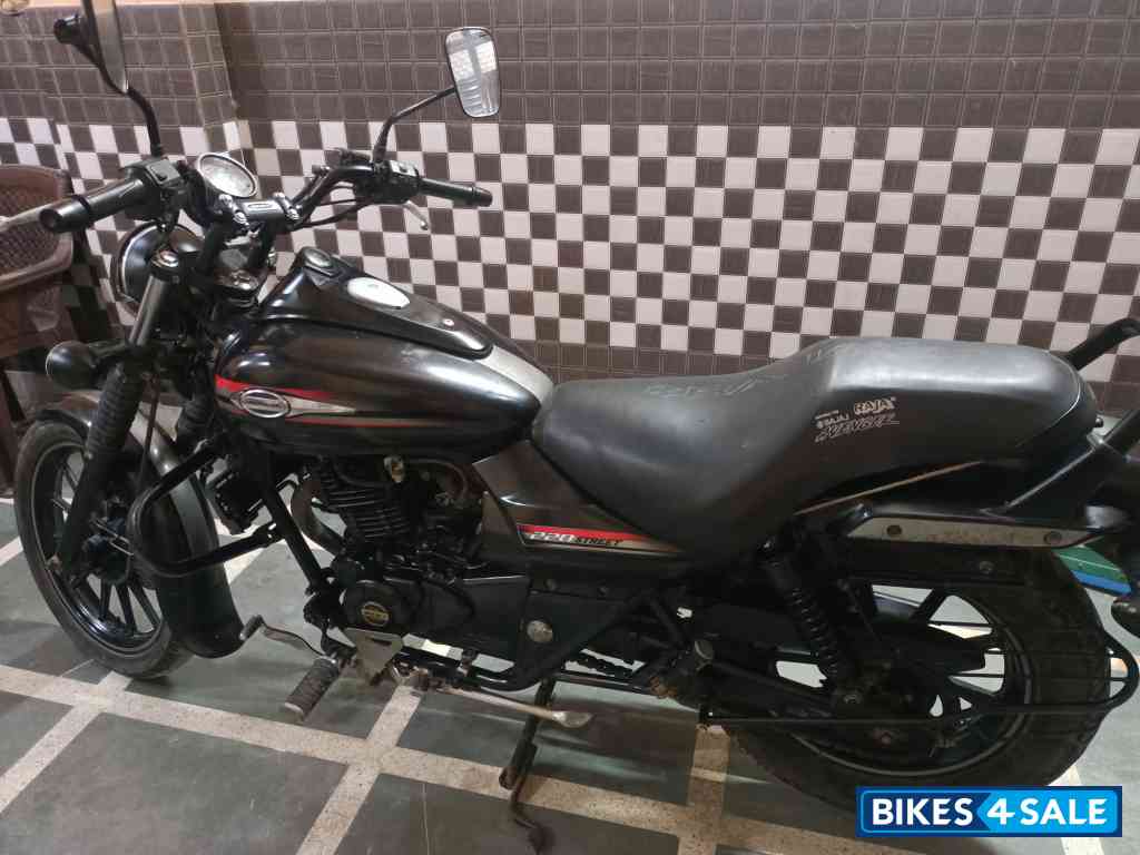 Bajaj Avenger Street 220