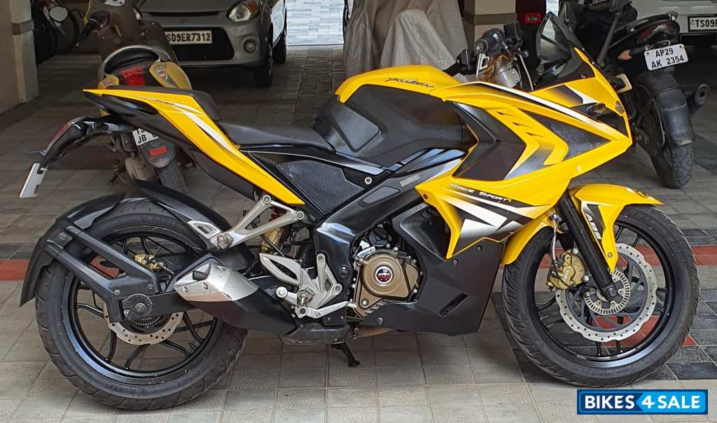 Bajaj Pulsar RS 200