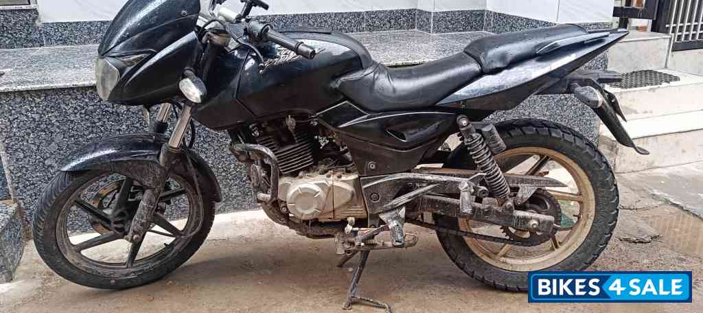 Black Bajaj Pulsar 180