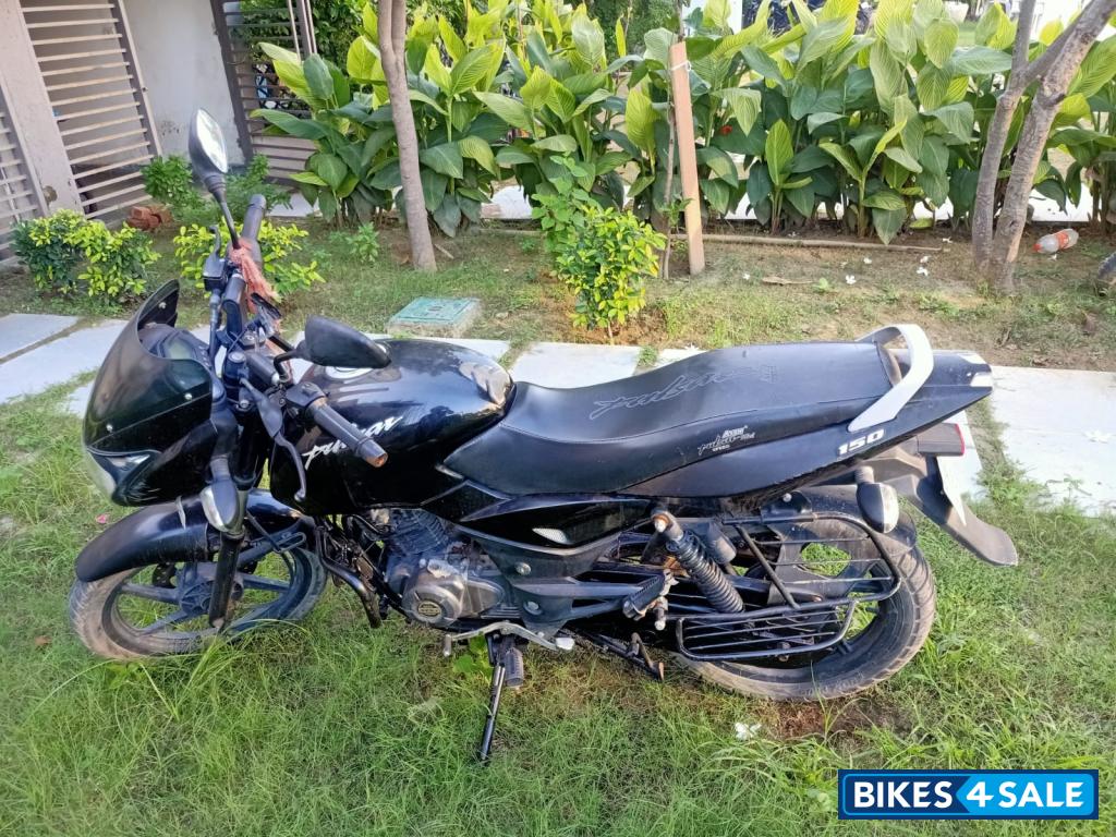 Black Bajaj Pulsar 150