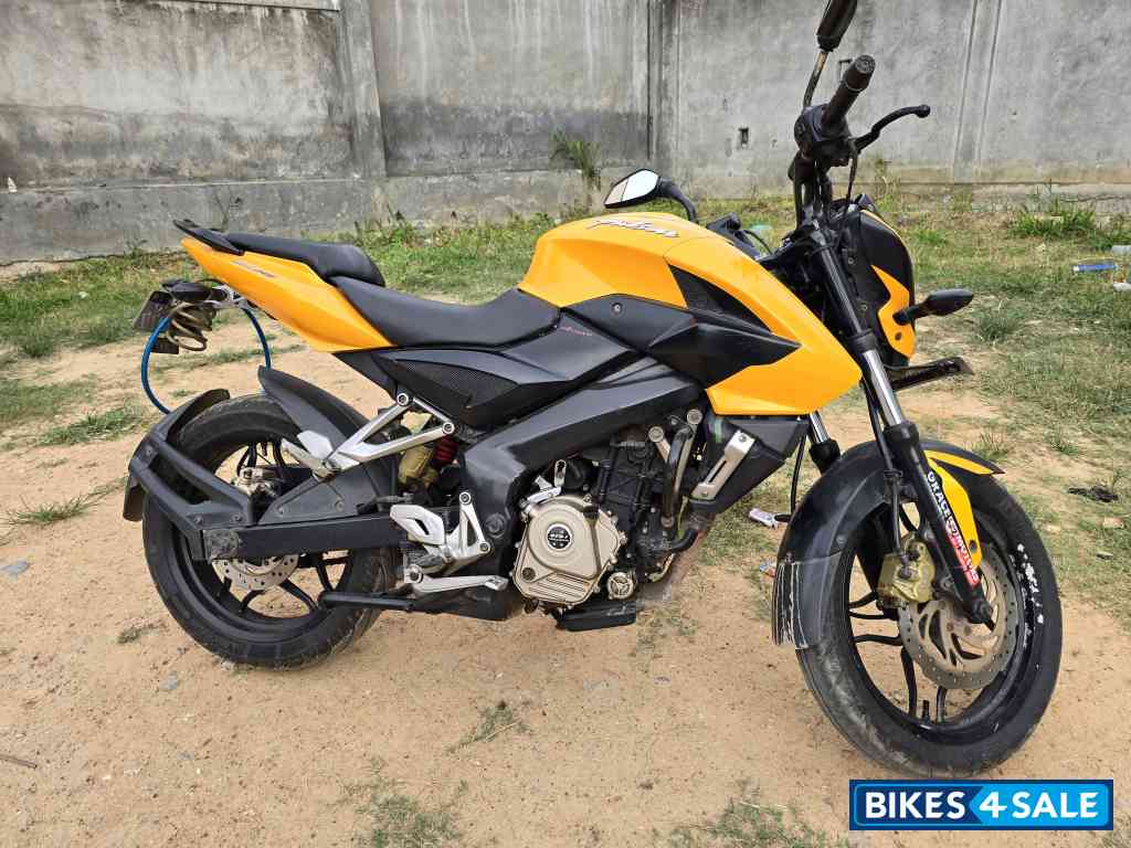 Yellow Bajaj Pulsar 200 NS