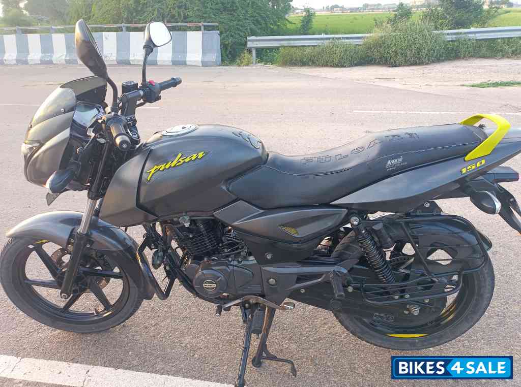 Black Decal Green Bajaj Pulsar 150 DTSi