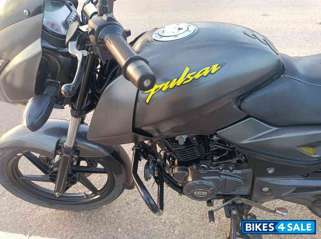 Black Decal Green Bajaj Pulsar 150 DTSi