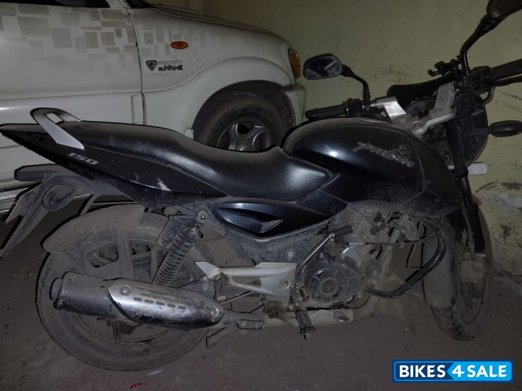 Black Bajaj Pulsar 150