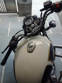 White Royal Enfield Classic 350