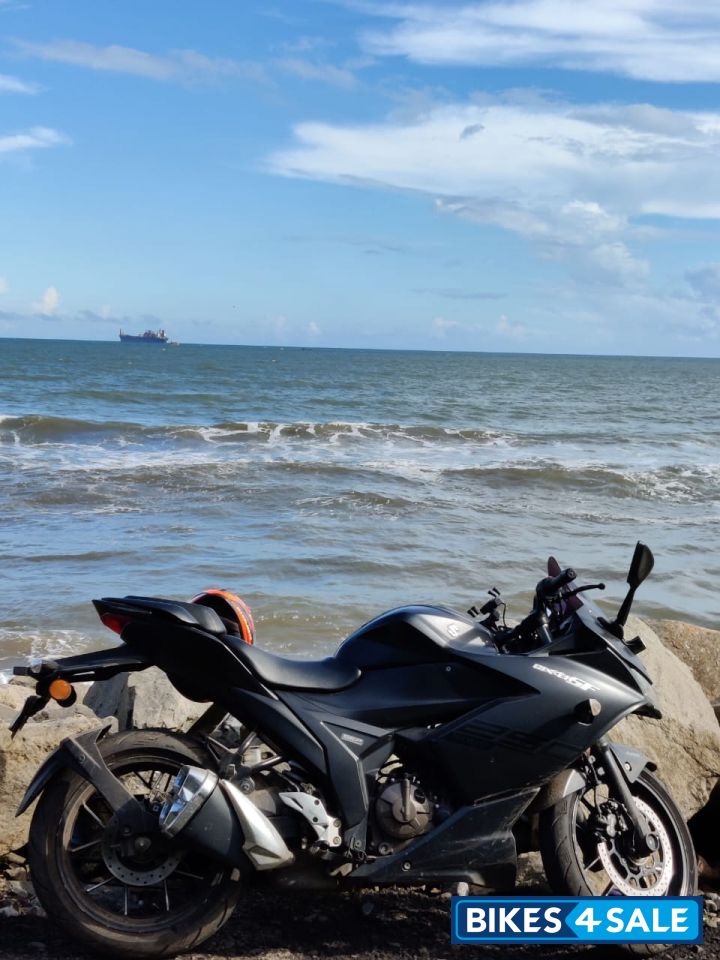 Matt Black Suzuki Gixxer SF 250