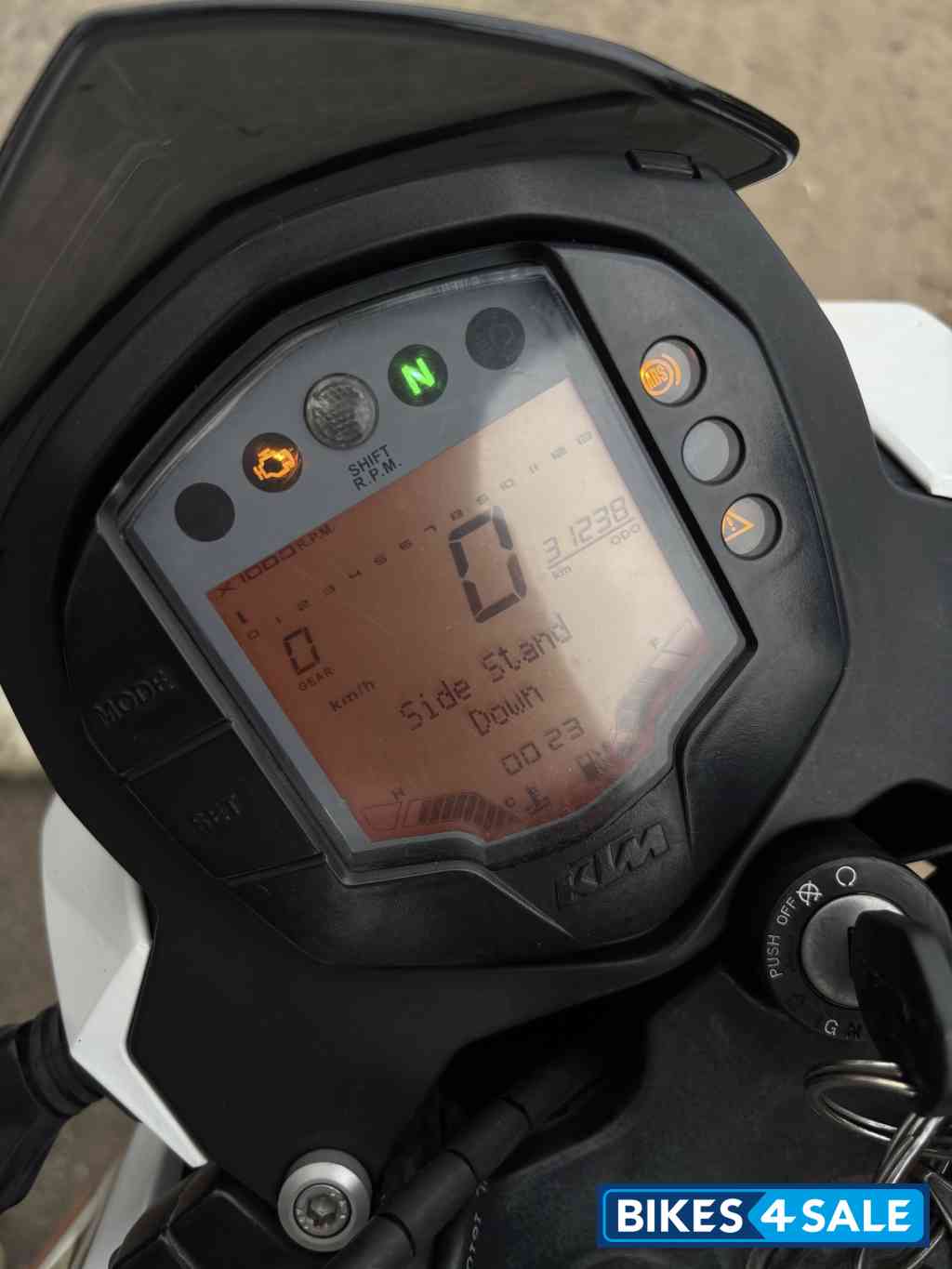 White KTM Duke 200 ABS White KTM Duke 200 ABS