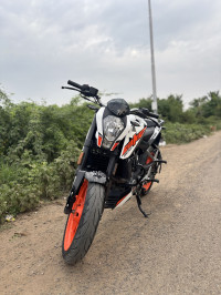 White KTM Duke 200 ABS