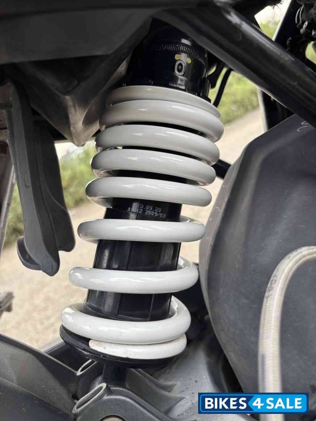 White KTM Duke 200 ABS White KTM Duke 200 ABS