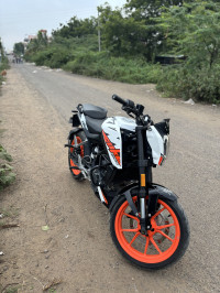 White KTM Duke 200 ABS