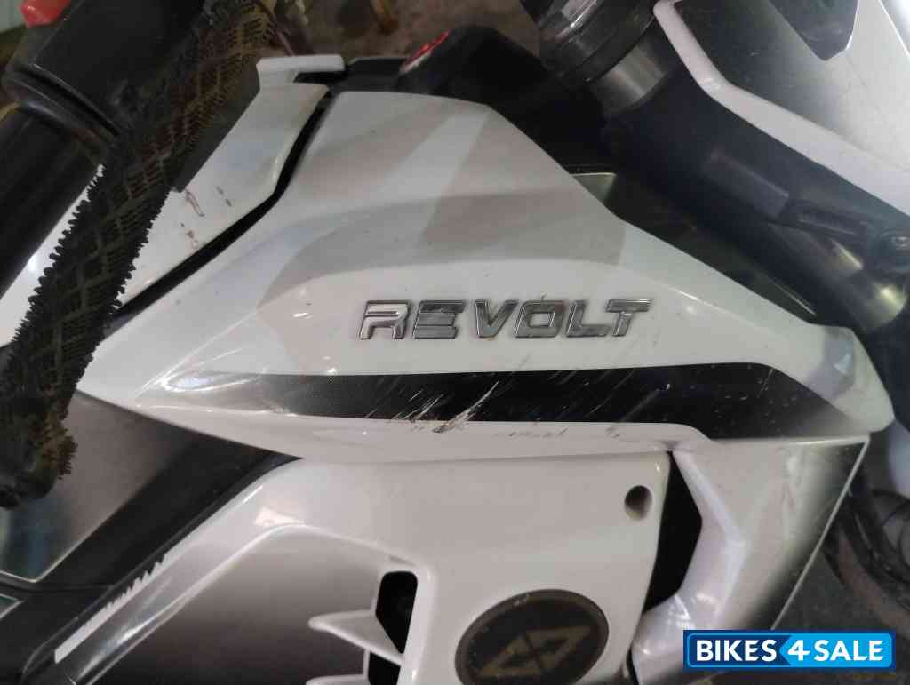 Mist Gray Revolt RV 400 Mist Gray Revolt RV 400