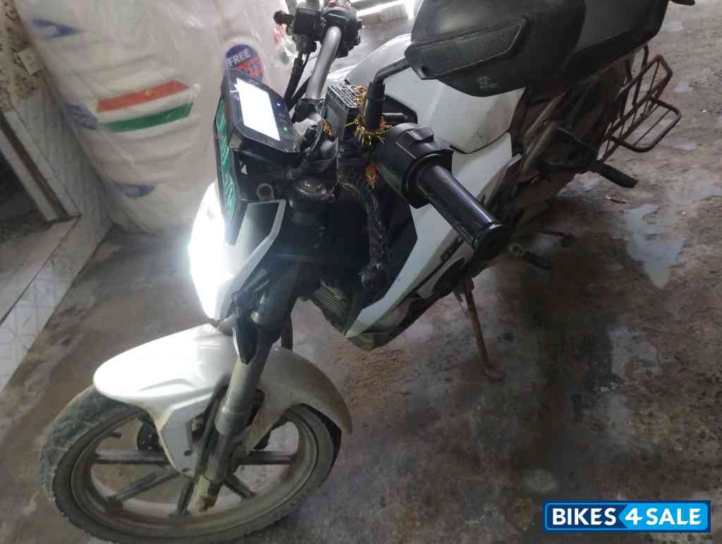 Mist Gray Revolt RV 400 Mist Gray Revolt RV 400