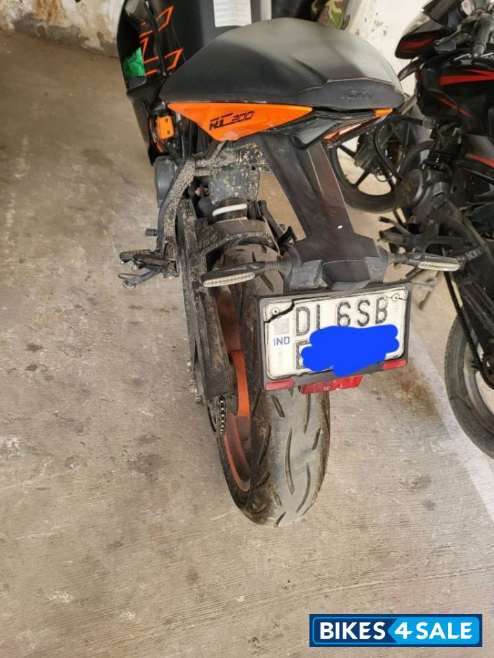 Black KTM RC 200 2020