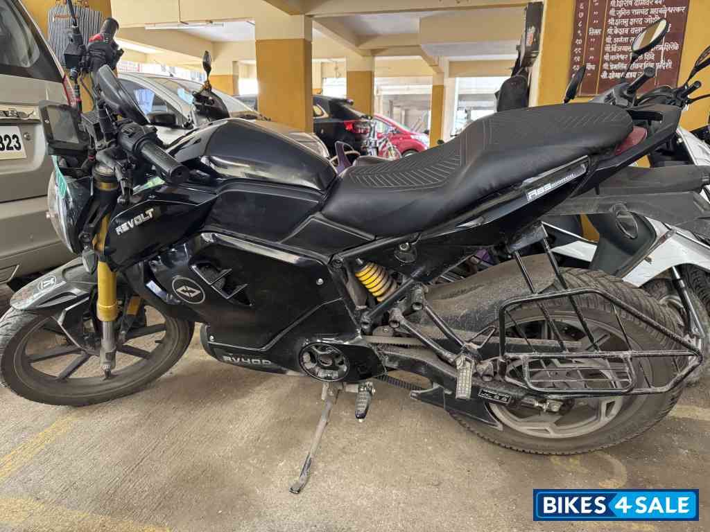 Black Revolt RV400 Stealth Black Limited Edition