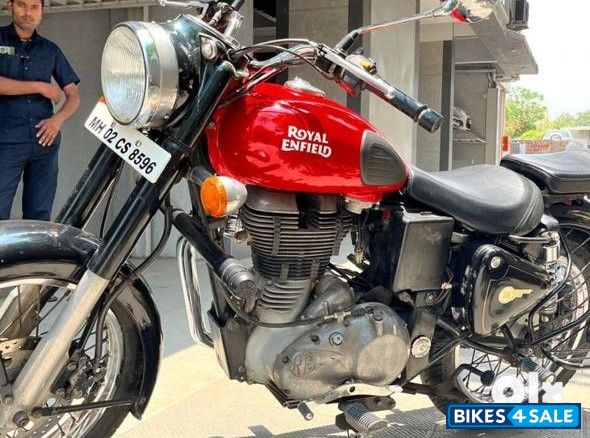 Red Royal Enfield Classic 500