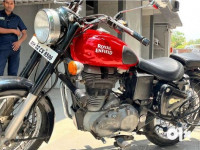 Red Royal Enfield Classic 500