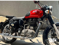 Red Royal Enfield Classic 500