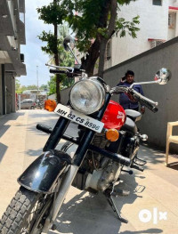 Red Royal Enfield Classic 500