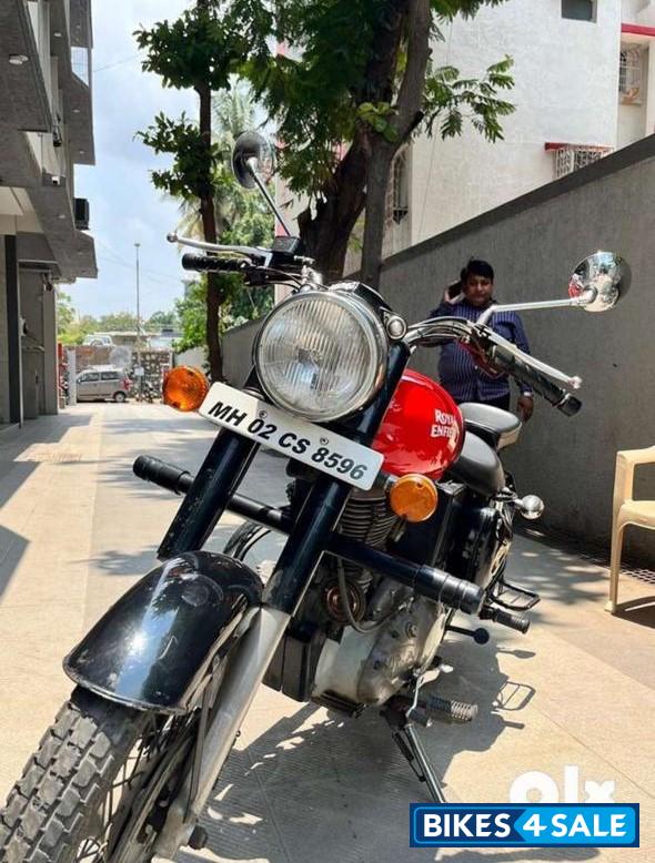 Red Royal Enfield Classic 500