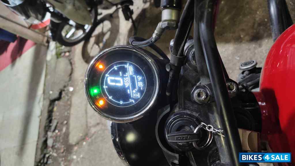 Yezdi Scrambler Dual Tone