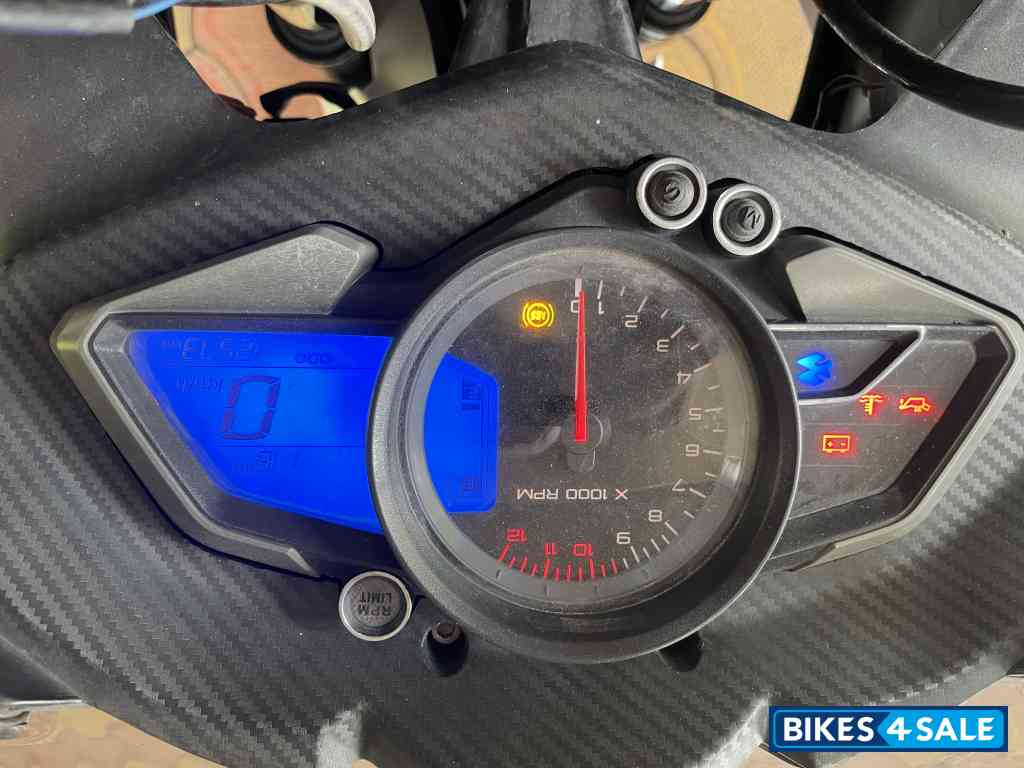 Bajaj Pulsar RS 200 ABS